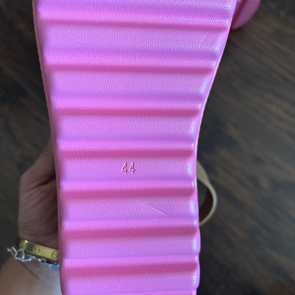 Stylish Women's Sandals with Pink Soles - Picture 6 of 6